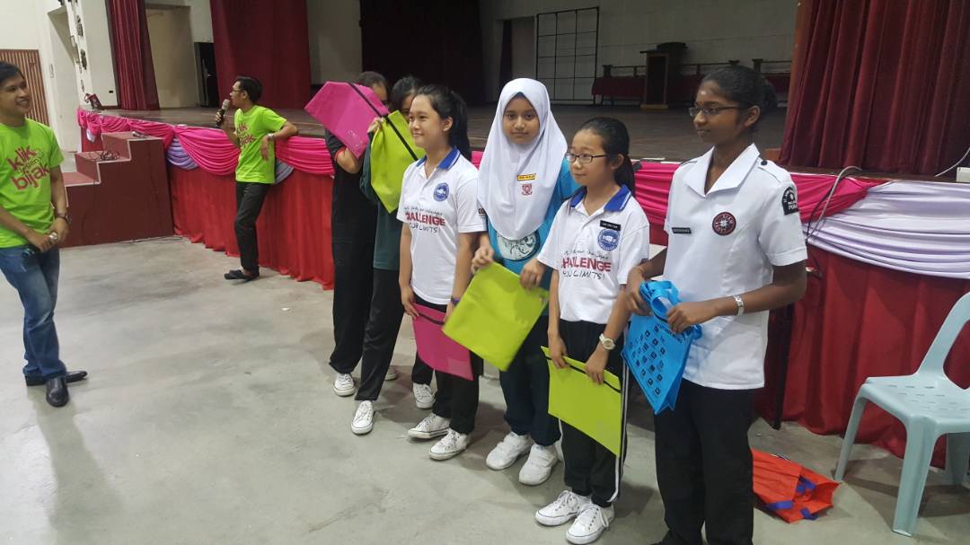 d8f2ff63-1cc1-4ceb-8b33-f1bcd1edcc94